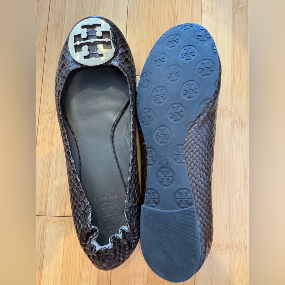 Like New! Tory Burch  Leather Snake Loafers in a Brownish snake-like color - sz9